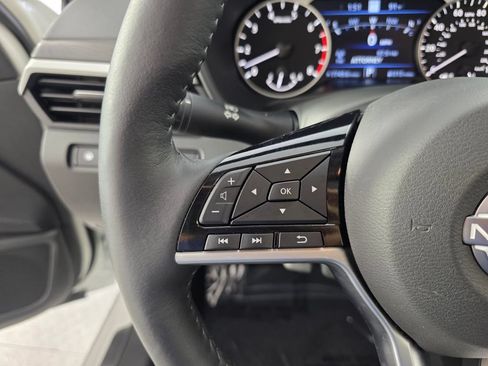 Used 2024 Nissan Altima 2.5 SL FWD image 19