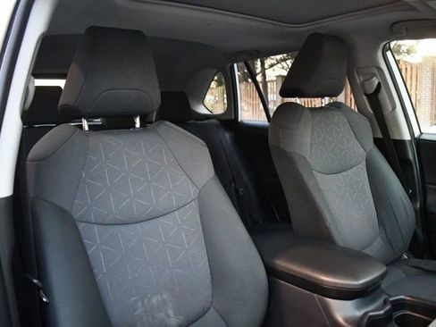 Used 2019 Toyota RAV4 XLE w/ Convenience Package image 27