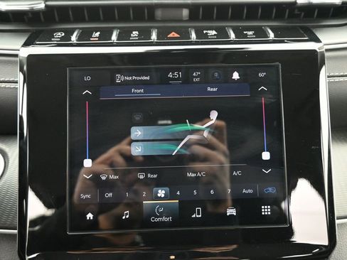 Used 2023 Jeep Grand Cherokee L Laredo image 12