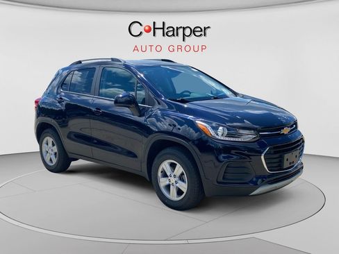 Used 2022 Chevrolet Trax LT w/ LT Convenience Package AWD/4WD image 1