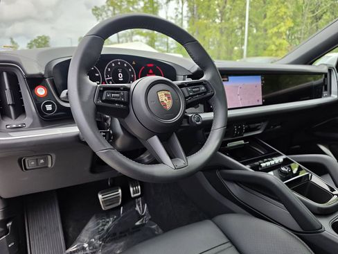 Used 2026 Porsche Cayenne S image 4