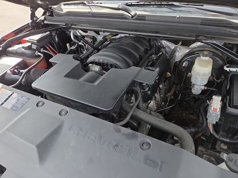 Used 2018 Chevrolet Suburban LT image 40