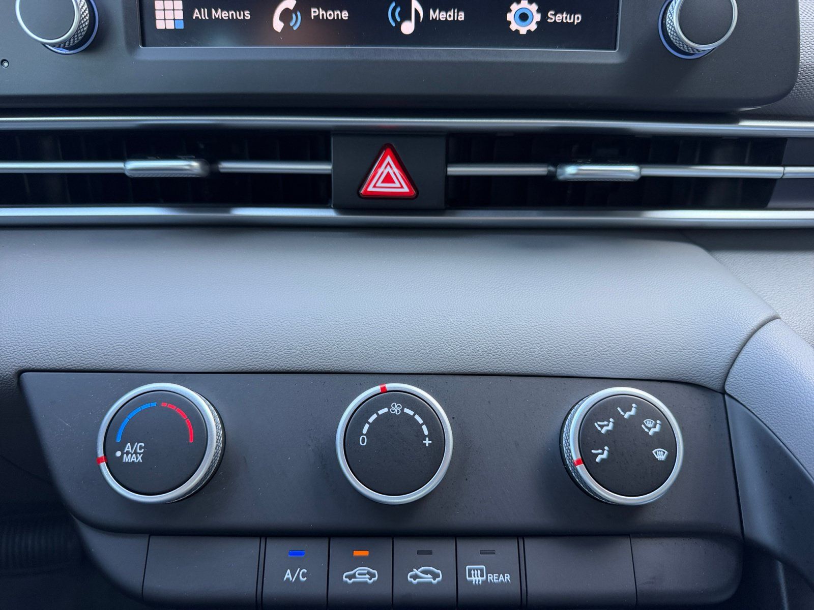 Certified 2025 Hyundai Elantra SE FWD image 11