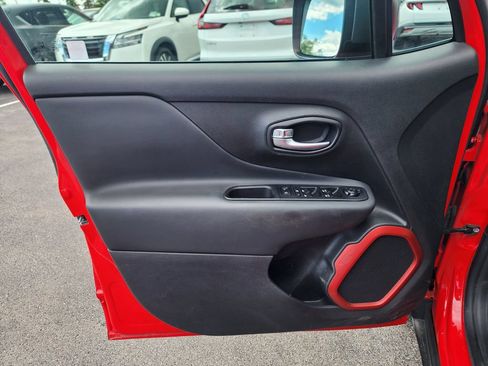 Used 2021 Jeep Renegade Trailhawk AWD/4WD image 18