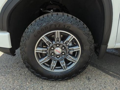 Used 2024 GMC Sierra 1500 AT4 w/ Technology Package AWD/4WD image 26