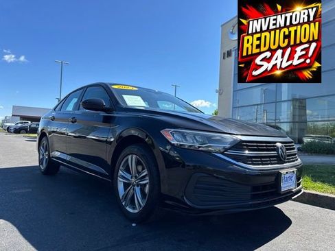 Used 2024 Volkswagen Jetta SE FWD image 10