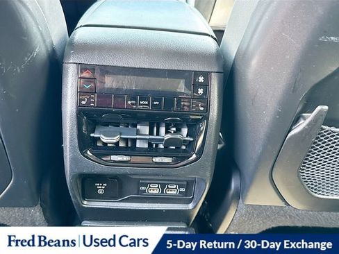 Used 2022 Jeep Grand Cherokee L Limited AWD/4WD image 27