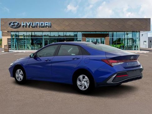 New 2026 Hyundai Elantra SE image 4