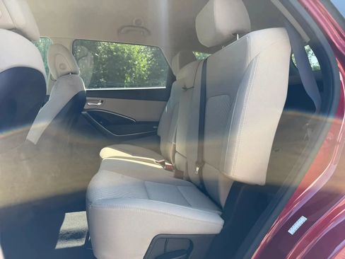 Used 2018 Hyundai Santa Fe SE AWD/4WD image 12