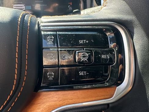 Used 2024 Jeep Grand Wagoneer Series III AWD/4WD image 32
