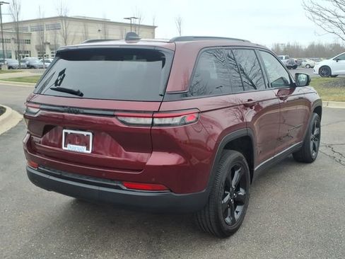 Used 2023 Jeep Grand Cherokee Altitude image 4