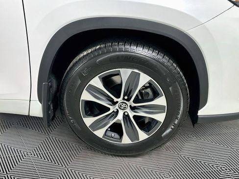 Used 2023 Toyota Highlander XLE AWD/4WD image 20
