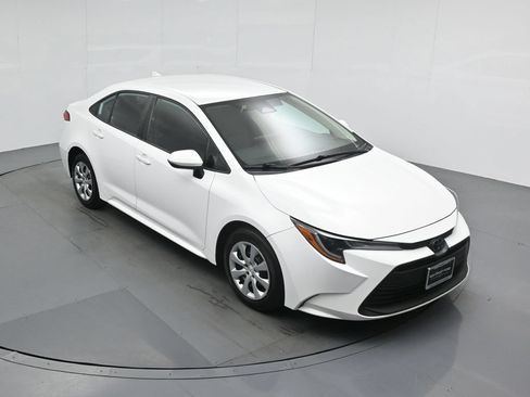 Used 2023 Toyota Corolla LE FWD image 37