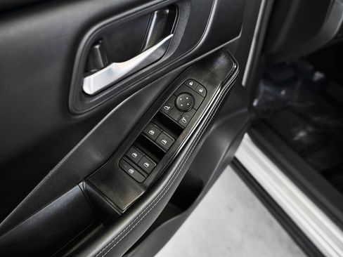 Used 2024 Nissan Rogue SV FWD image 17