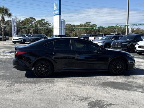 Used 2025 Toyota Camry SE w/ Convenience Package image 6