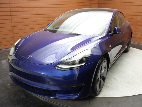 Used 2023 Tesla Model 3 Standard Range image 4
