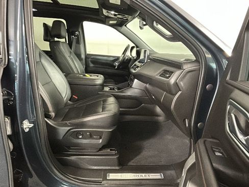 Used 2021 Chevrolet Suburban RST w/ Luxury Package AWD/4WD image 35