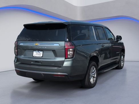 Used 2024 Chevrolet Suburban LT RWD image 7