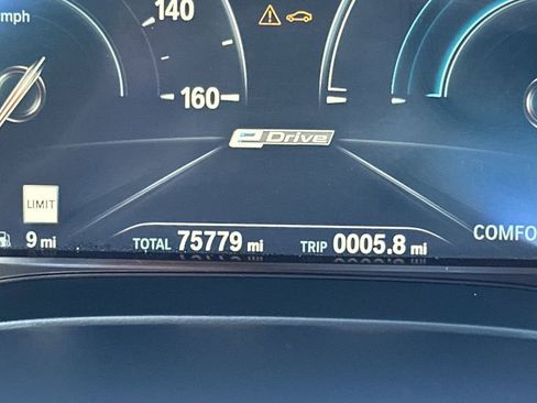 Used 2019 BMW 530e w/ M Sport Package image 29