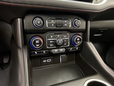 Used 2022 Chevrolet Suburban RST w/ Luxury Package AWD/4WD image 20