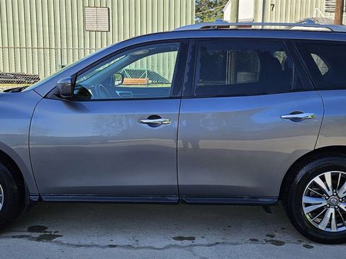 Used 2019 Nissan Pathfinder S image 2
