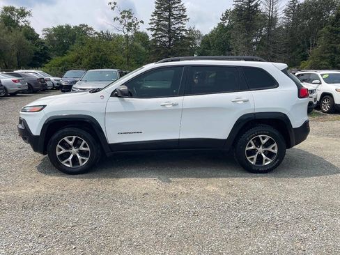 Used 2017 Jeep Cherokee Trailhawk AWD/4WD image 8