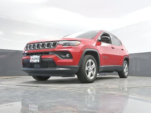 Used 2024 Jeep Compass Latitude AWD/4WD image 44