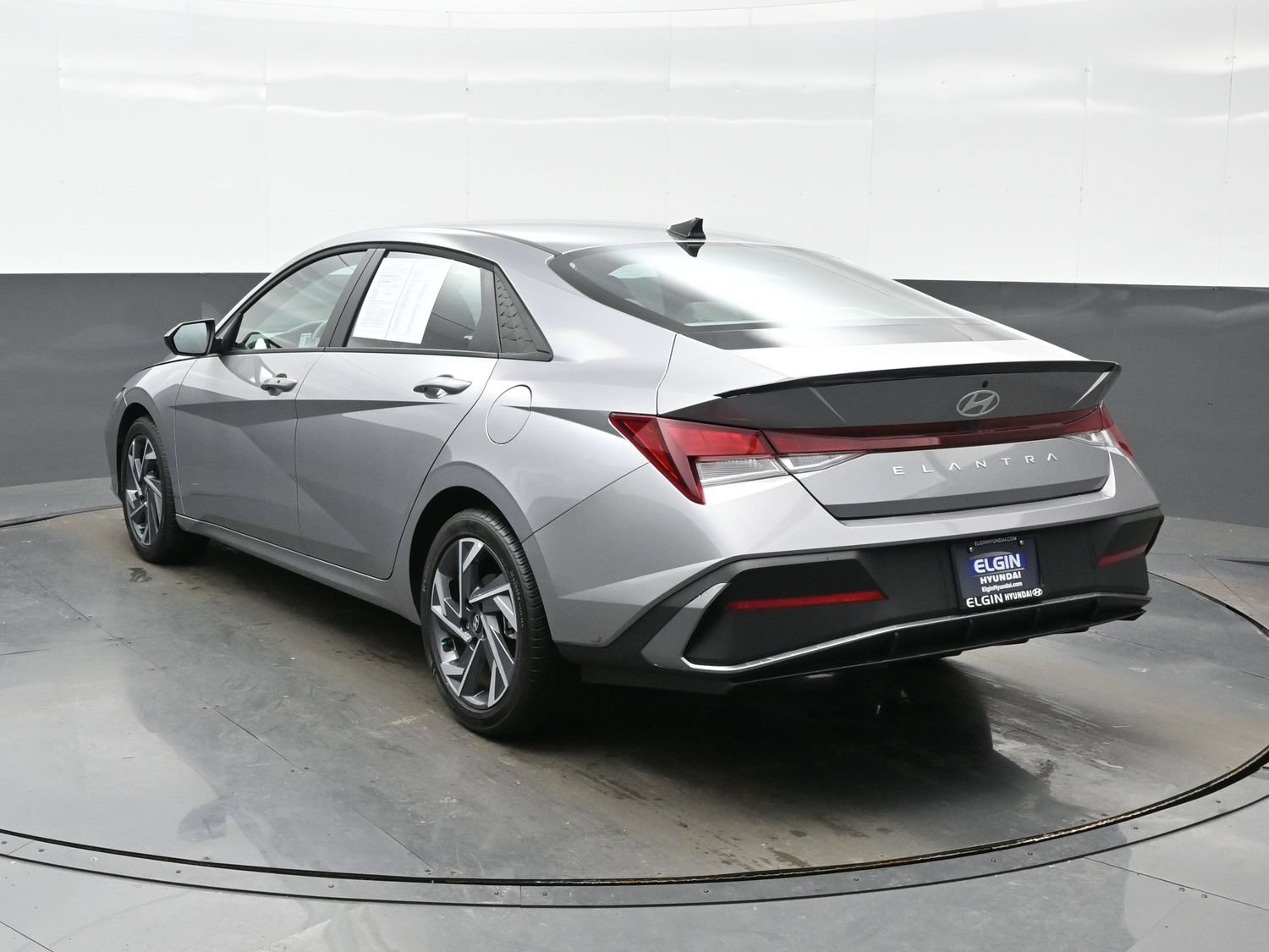 Used 2025 Hyundai Elantra Sport FWD image 4