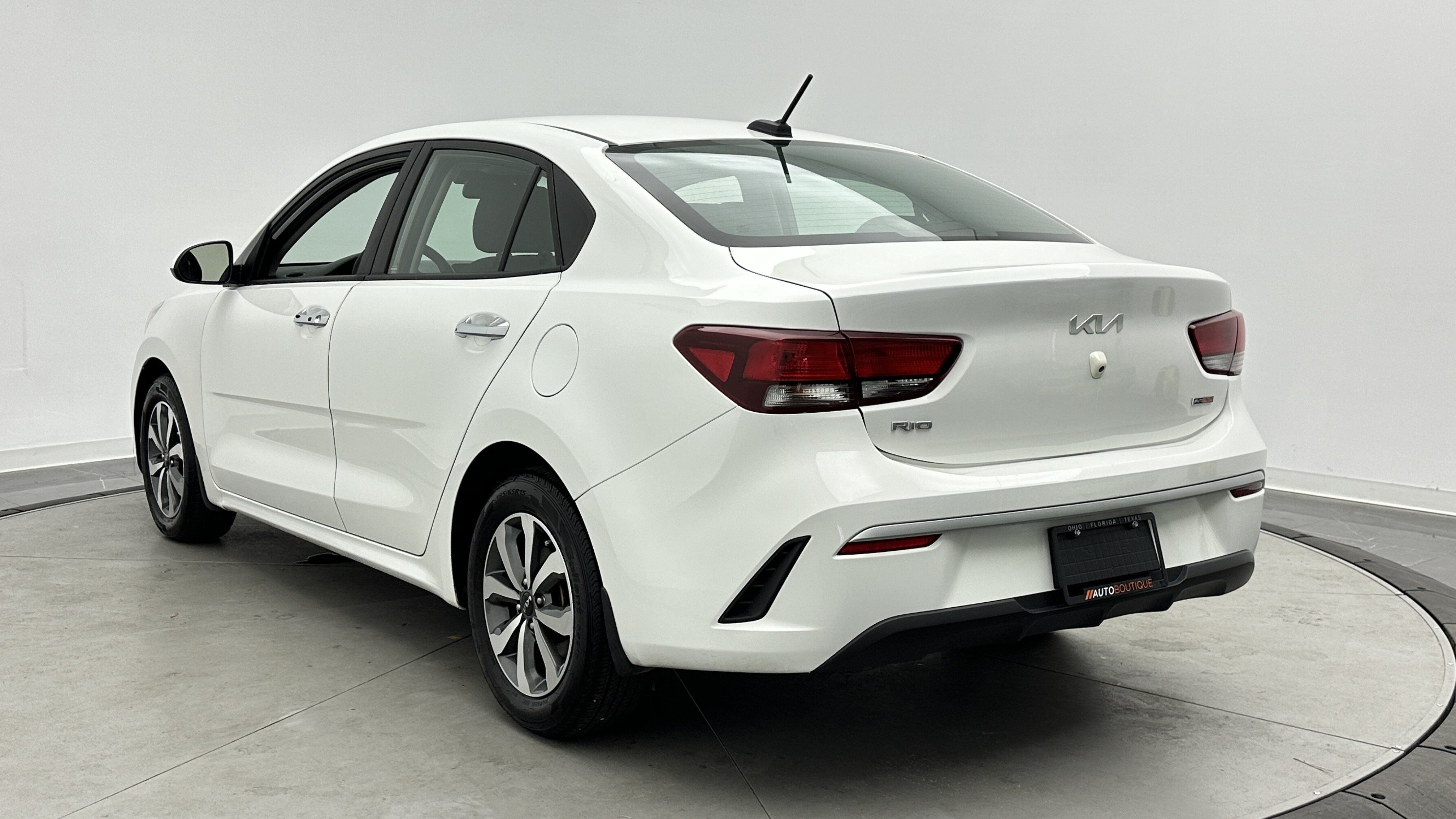 Used 2023 Kia Rio S w/ Technology Package FWD image 4