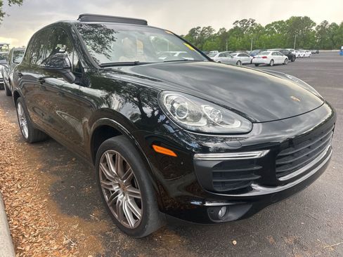 Used 2018 Porsche Cayenne Platinum Edition image 2