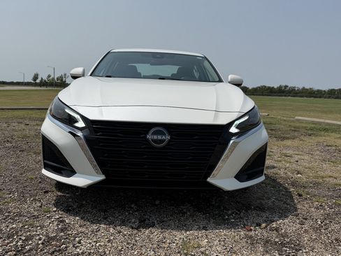 Used 2024 Nissan Altima 2.5 SV w/ SV Premium Package FWD image 11