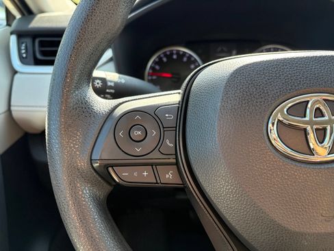 Used 2022 Toyota RAV4 XLE FWD image 15