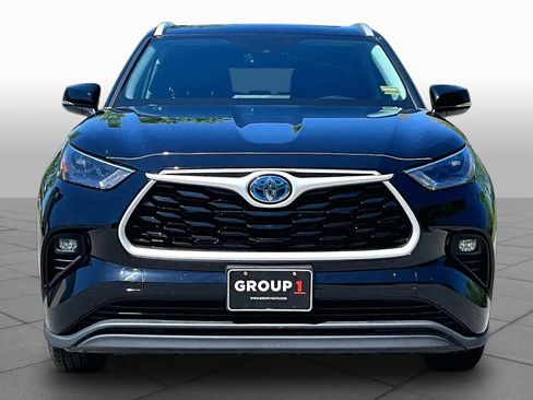 Used 2023 Toyota Highlander XLE AWD/4WD image 4