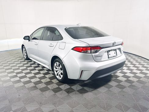 Used 2024 Toyota Corolla LE FWD image 5