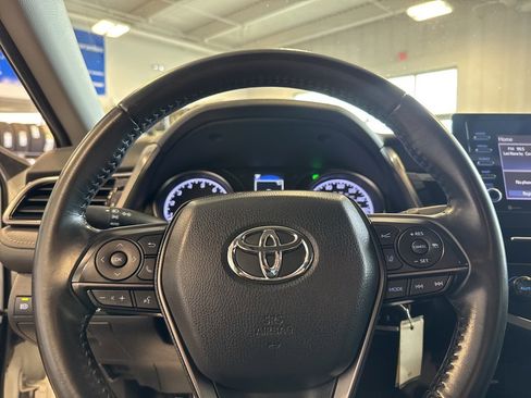 Used 2022 Toyota Camry SE image 19