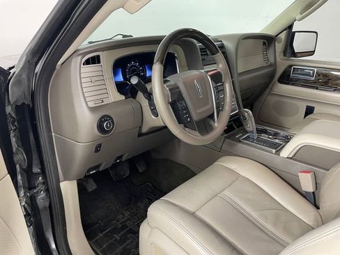 Used 2015 Lincoln Navigator Base image 3