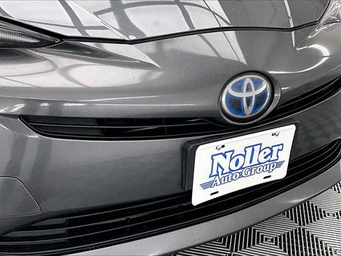 Used 2016 Toyota Prius Three Touring image 27