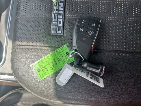 Used 2024 Chevrolet Silverado 2500 High Country w/ High Country Premium Package AWD/4WD image 23