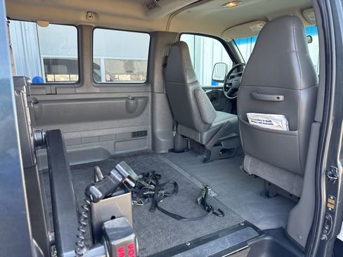 Used 2003 GMC Savana 1500 Passenger w/ Sle Preferred Equipment Group image 30