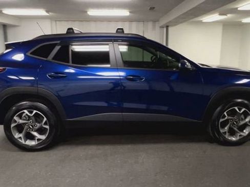 Certified 2024 Chevrolet Trax LT w/ Sunroof Package FWD image 9