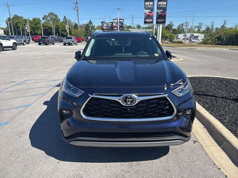 Used 2025 Toyota Highlander Platinum image 16