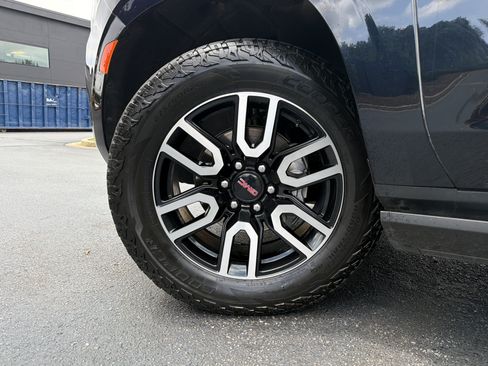 Used 2023 GMC Yukon AT4 w/ AT4 Premium Package AWD/4WD image 19