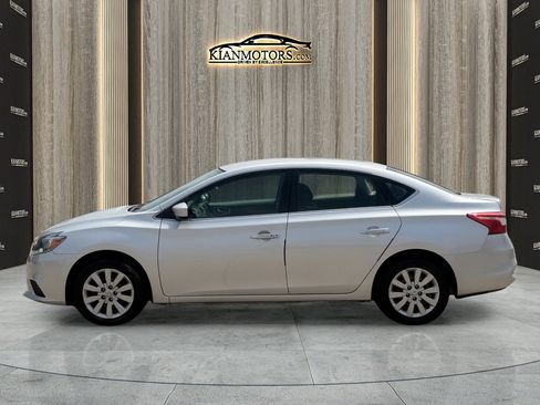 Used 2017 Nissan Sentra SV FWD image 4