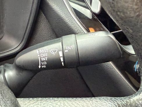 Used 2021 Toyota Corolla LE image 14