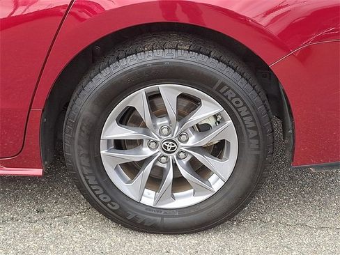 Used 2023 Toyota Sienna XLE image 8