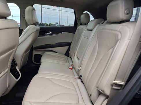 Used 2020 Lincoln Nautilus Reserve AWD/4WD image 32