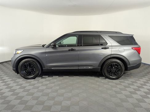 Used 2024 Ford Explorer XLT image 8
