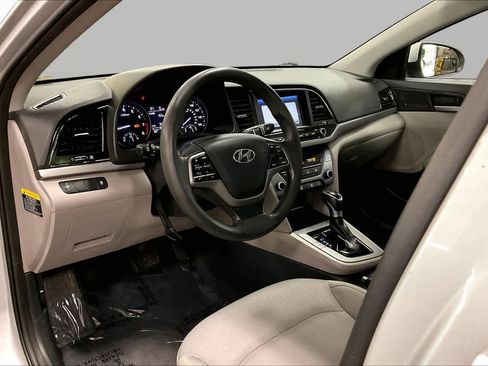 Used 2017 Hyundai Elantra SE FWD image 17