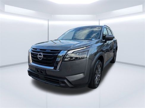 Used 2025 Nissan Pathfinder SV image 8