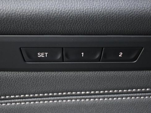 Used 2023 BMW 540i w/ Convenience Package image 25